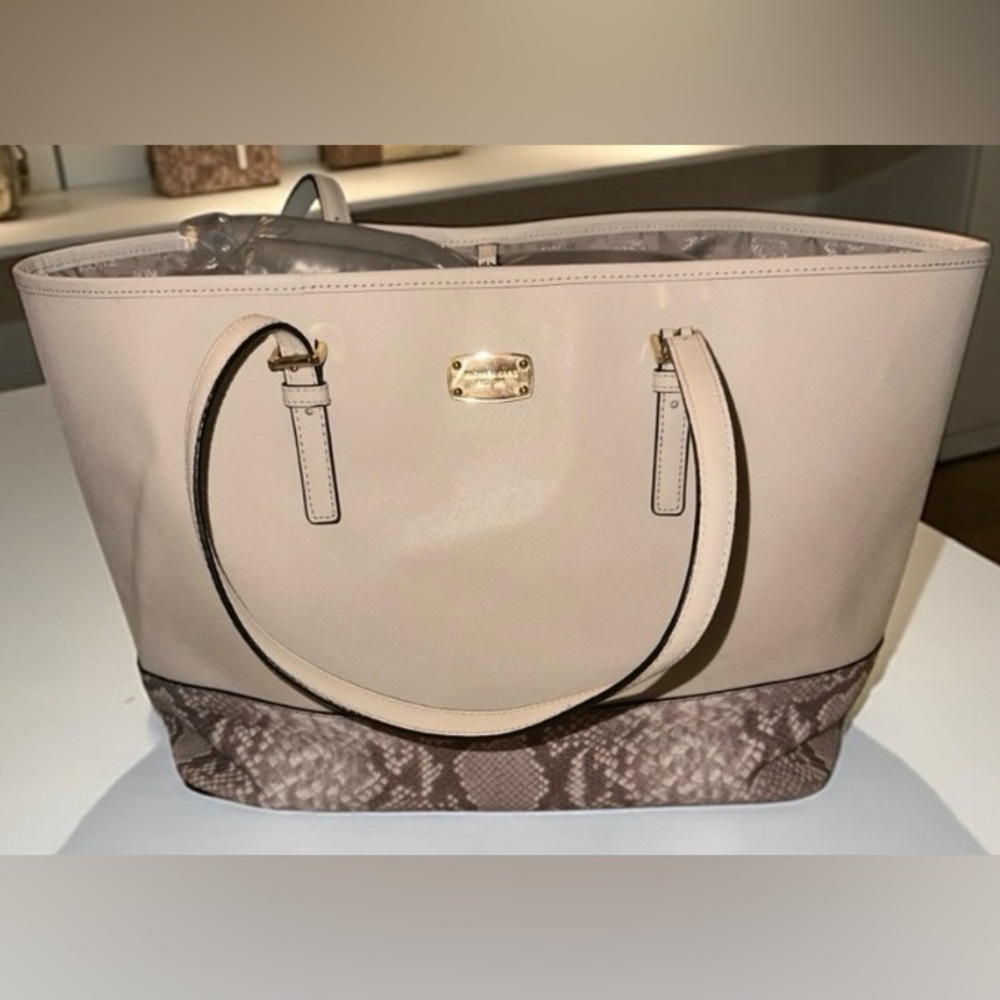 Michael Kors Big Jet Set Travel Tote Bag EUC Tan Saffiano Leather snake print